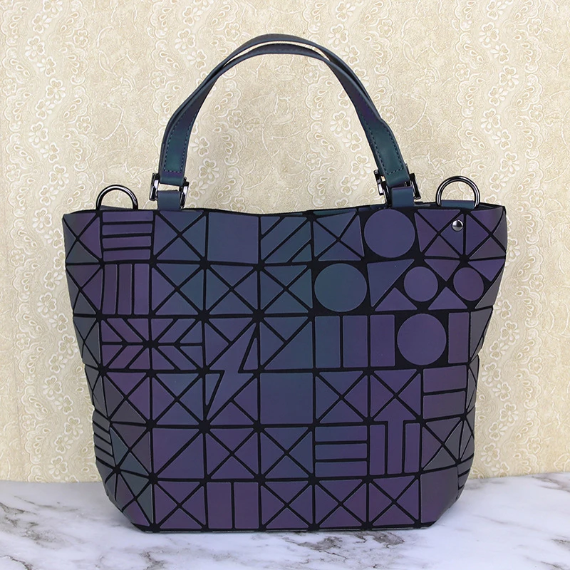 Korean version of the new geometric rhombic package PU luminous bucket bag female shoulder diagonal | Багаж и сумки