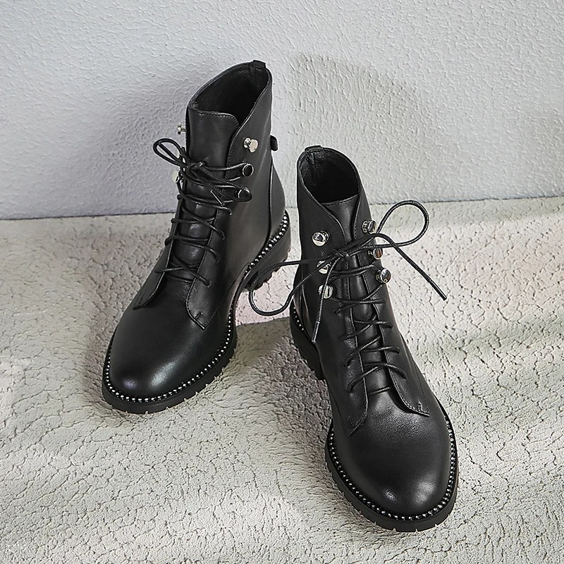 comfortable women's lace up boots
