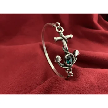 

Anchor bracelet