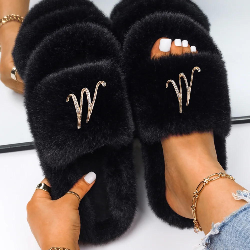 Pantuflas de peluche para interiores para mujer, chanclas de piel sintética  con letras de Metal M, sandalias de plataforma de talla grande, zapatos de  moda para invierno - AliExpress Calzado