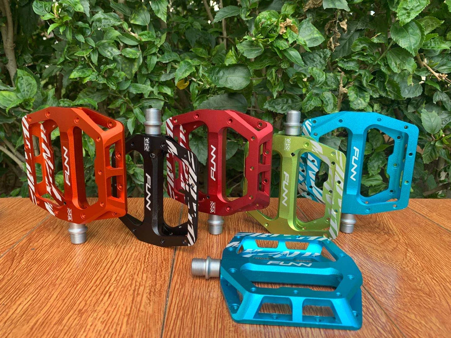 turquoise mtb pedals