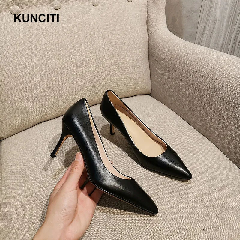 KUNCITI/; туфли-лодочки на высоком каблуке из натуральной кожи; женская офисная обувь с острым носком; модные дизайнерские женские модельные туфли в деловом стиле; Новинка