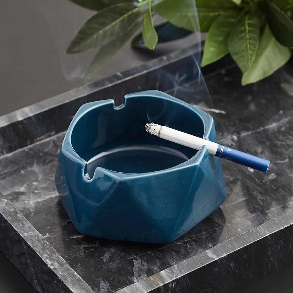 Ashtrays with Lids Gift for Boyfriend Portable Creative Ashtray Pocket Outdoor Ash Tray Mini Ashtray Ceramic