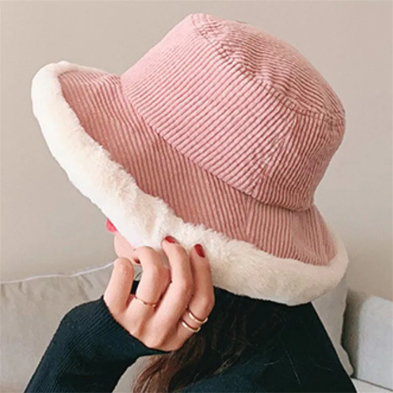 Новые бархатные женские шапки; сезон осень-зима, вязаные крючком плюшевые шапки для женщин, модные теплые зимние шапки для девочек