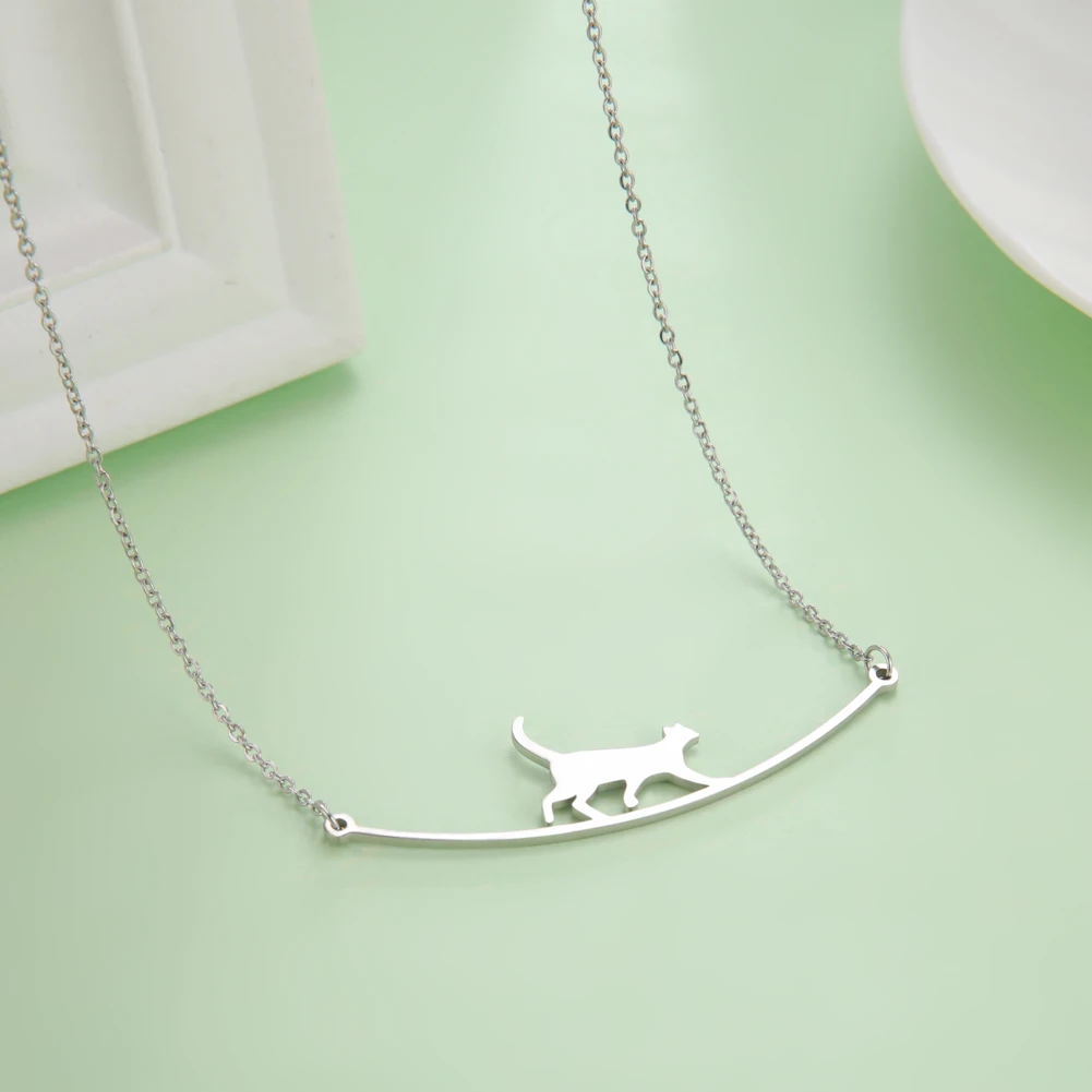 Cazador Nette Walking Katze Anhänger Kette Halsketten Edelstahl Schmuck Einfache Katze Gebogene Choker Halsketten Frauen Party Hochzeit