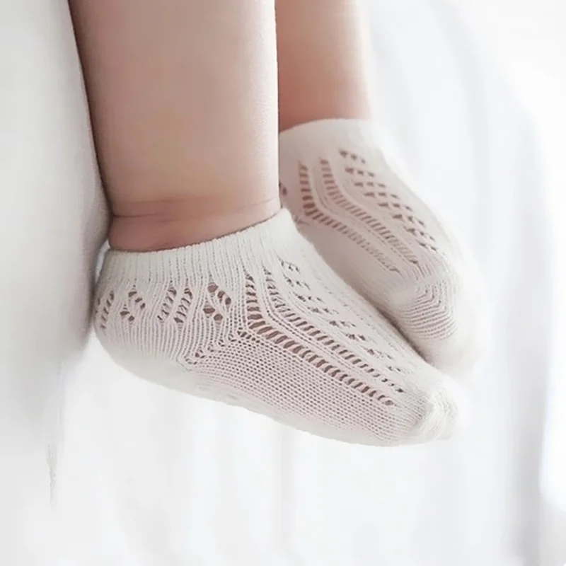 Карамельный цвет летние унисекс для маленьких мальчиков и девочек мягкие носки с противоскользящей подошвой для детей ясельного возраста с белой сеткой новорожденных детская кроватка, носки для детей