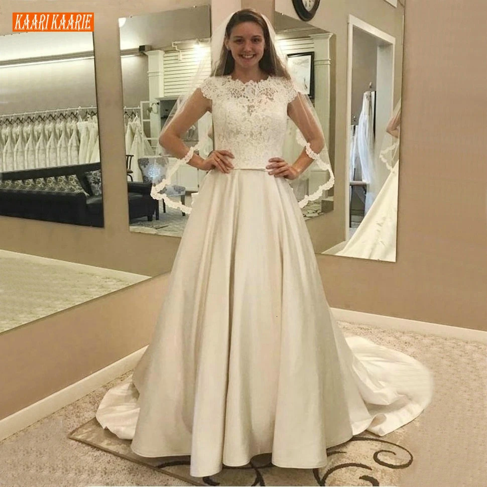 

Vintage Boho Ivory Wedding Gown Lace Appliqued Satin A Line Bride Dresses Zipper Button Back Sweep Train Princess Wedding Dress