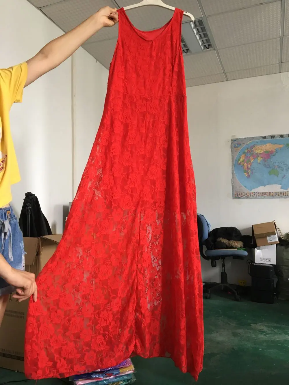 Женское длинное вечернее платье макси Красное Кружевное без рукавов с цветочным