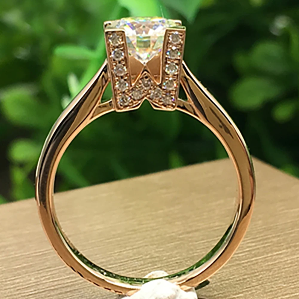 

Кольцо обручальное женское из розового золота с муассанитом, 10 к