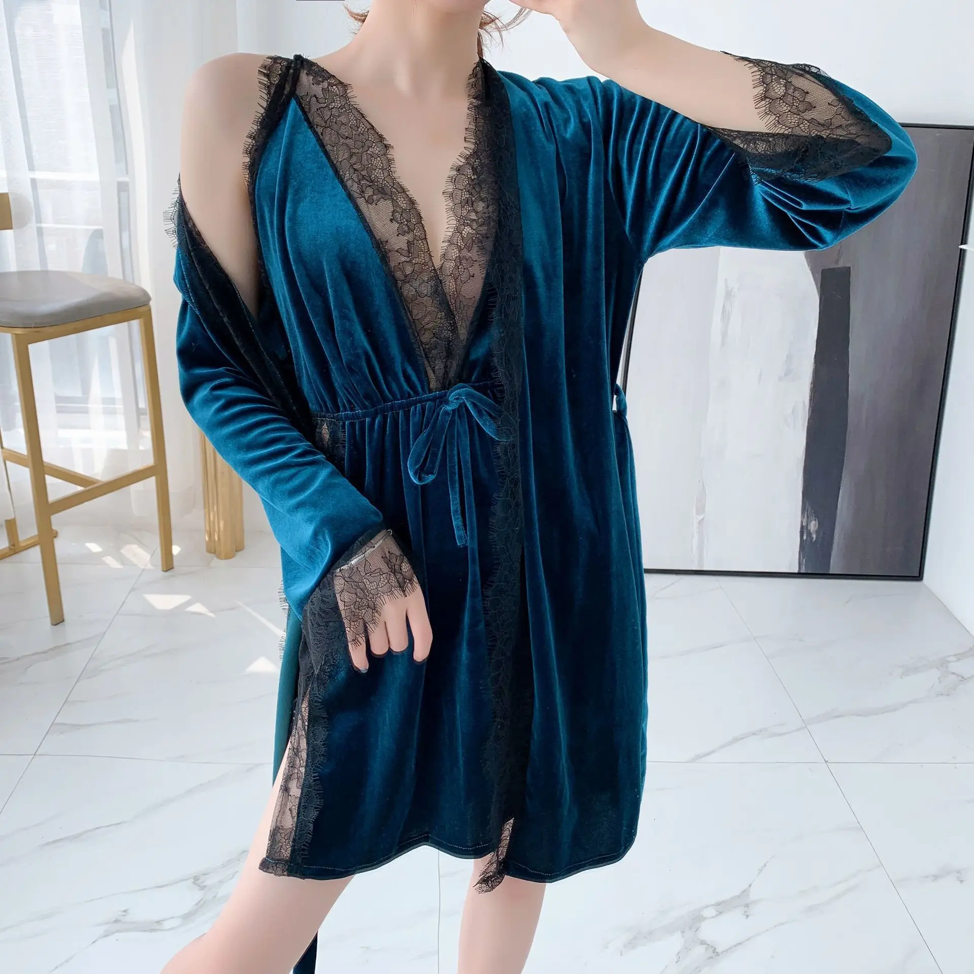 Winter New 2 Pcs Gold Velvet Robe Set Keep Warm Thicken Woman Spaghetti Strap Robe Twinset Bathrobe - Цвет: Peacock Blue