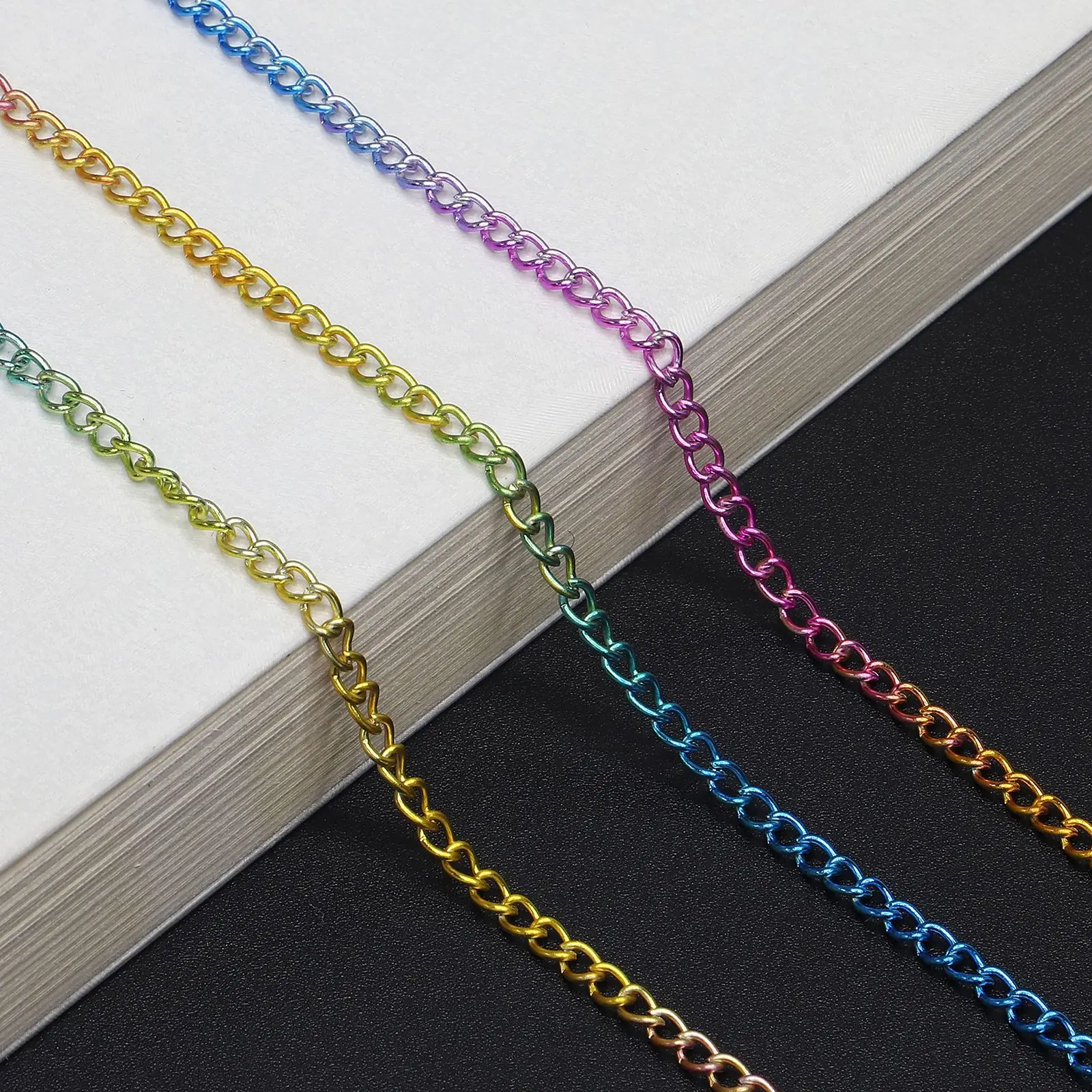 

Anti-slip Popular Metal Glasses Cord Maintains Color Rainbow Color Does Not Fade Cool Glasses Chain