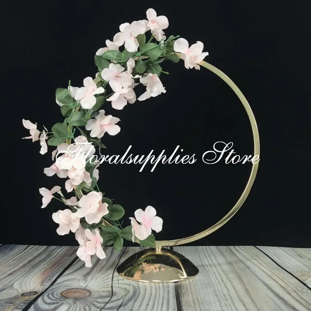 Set 10 Centrotavola Cerchio Fiore In Metallo Dorato - 30.5cm, Con Supporto Legno, Per Matrimoni E Decorazioni