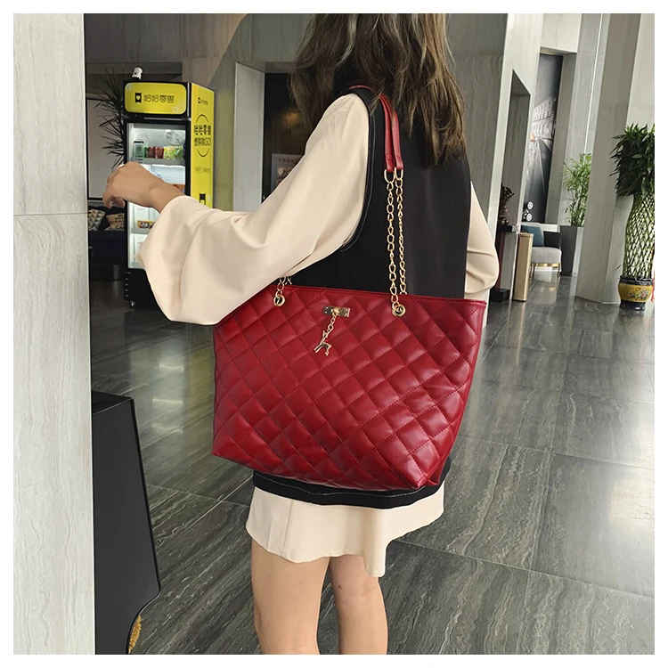 

The latest fashion large volume storage bag in summer 2020 is simple