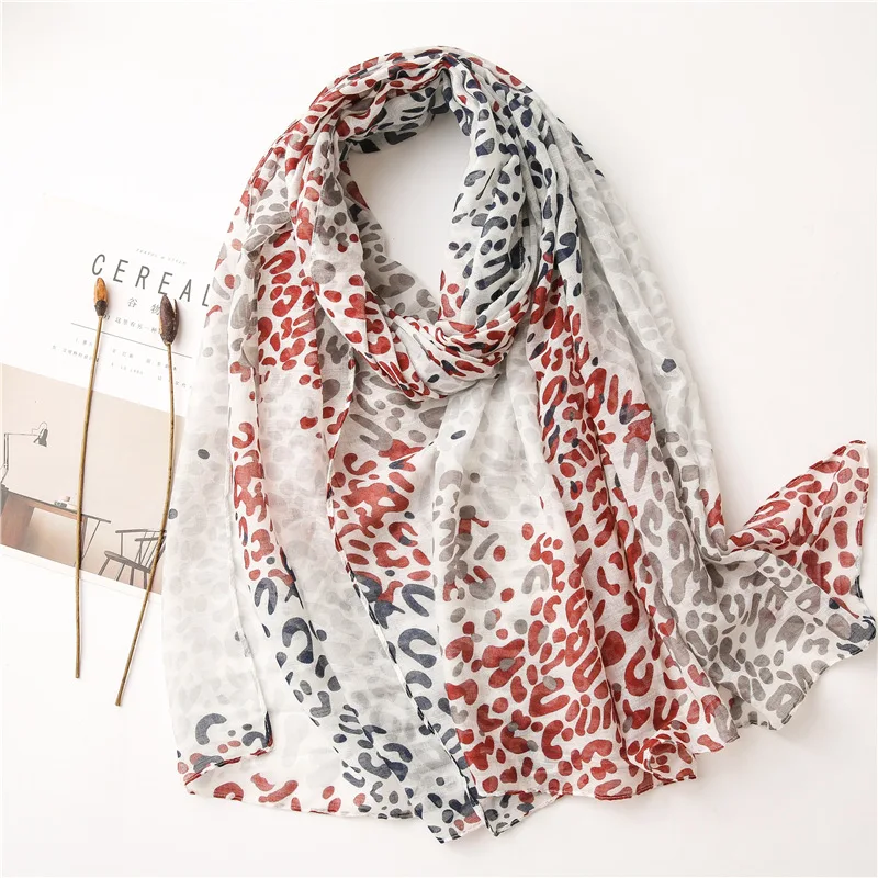 

Autumn and winter new 2020 color matching printing leopard scarf pattern cotton and linen long gauze decorative shawl women