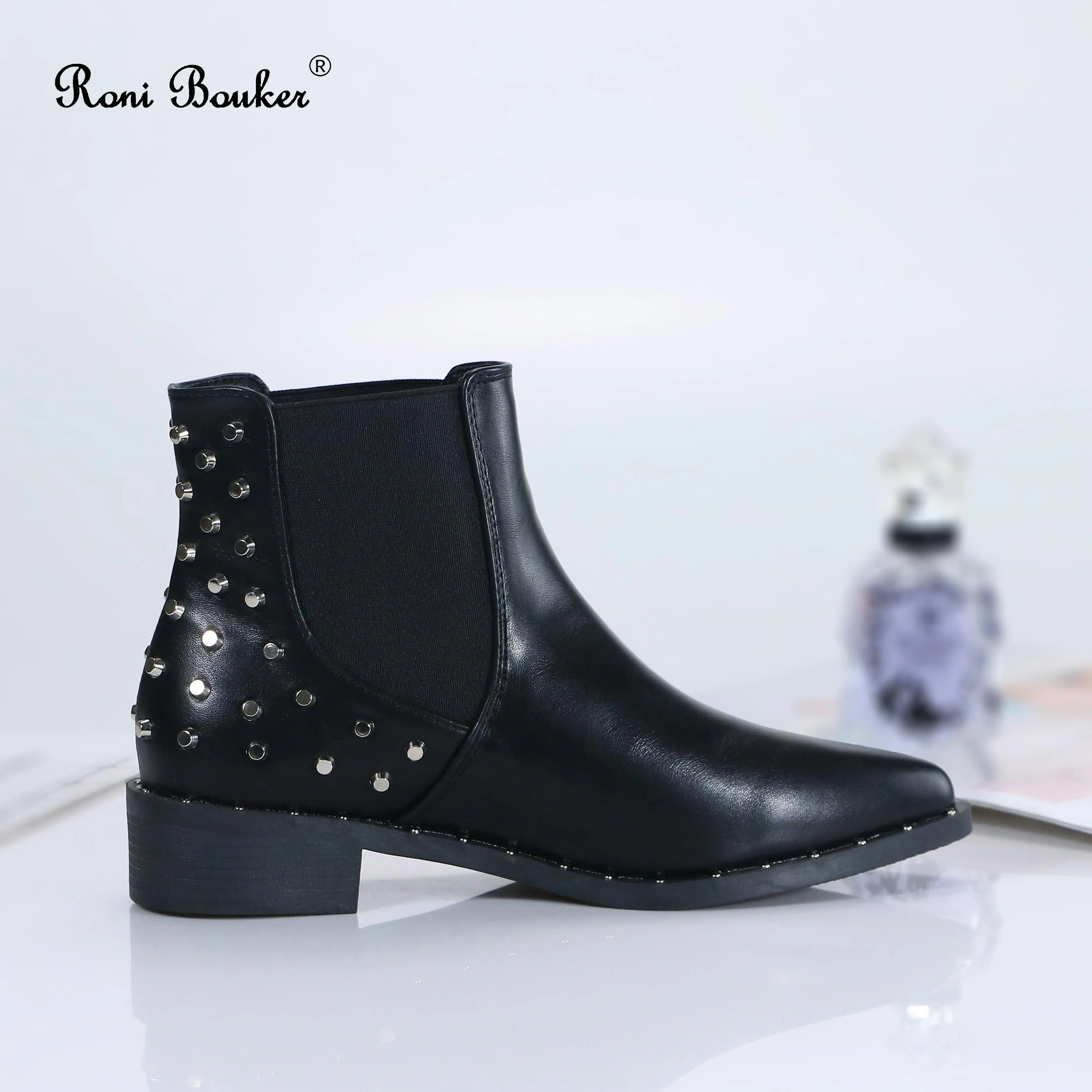 Roni Bouker/осенне-зимние теплые женские ботильоны; черные кожаные ботинки на высоком квадратном каблуке; повседневная обувь Martin с острым носком; Размеры 35-42