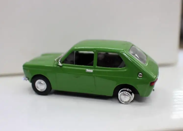 1:43 Fiat 127P Модель автомобиля из сплава, высокая модель игрушечной машины для детей, автомобиль с функцией такси