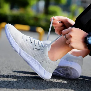 

New lightweight breathable mesh sports shoes trend shoes outdoor sports shoes Men Casual Shoes Tenis Masculino Zapatillas Hombre