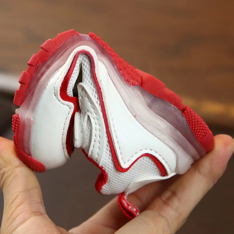 Kids Shoes for boys girls Light Children Luminous baby Sneakers mesh sport Boy Girl Led Light Shoes New