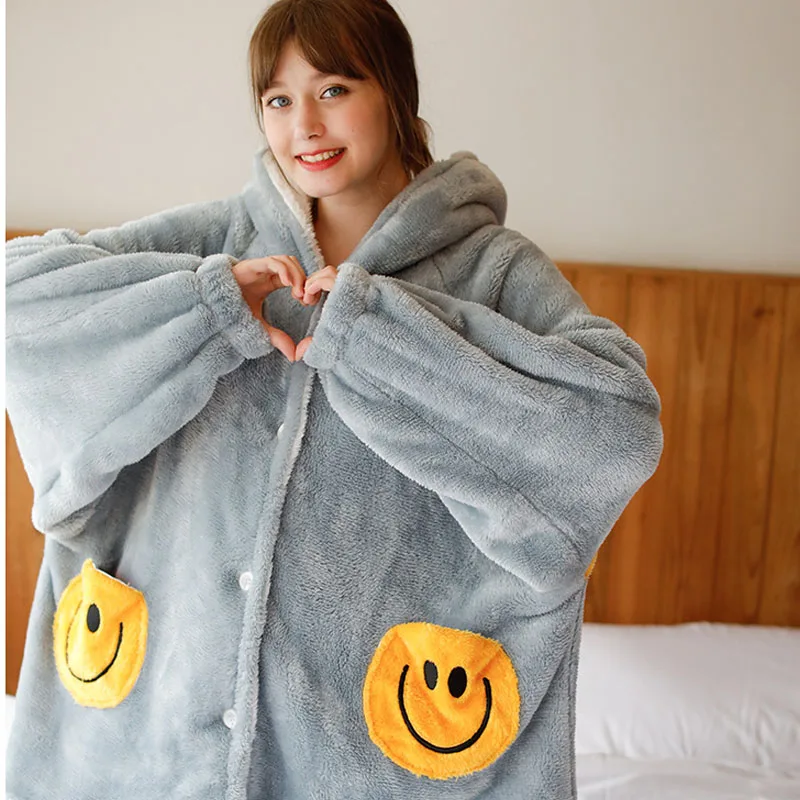 Зимние женские пижамы свободные большие размеры 2 шт утолщенные пижамы набор с капюшоном бархатные пижамы смайлик клубника домашняя одежда