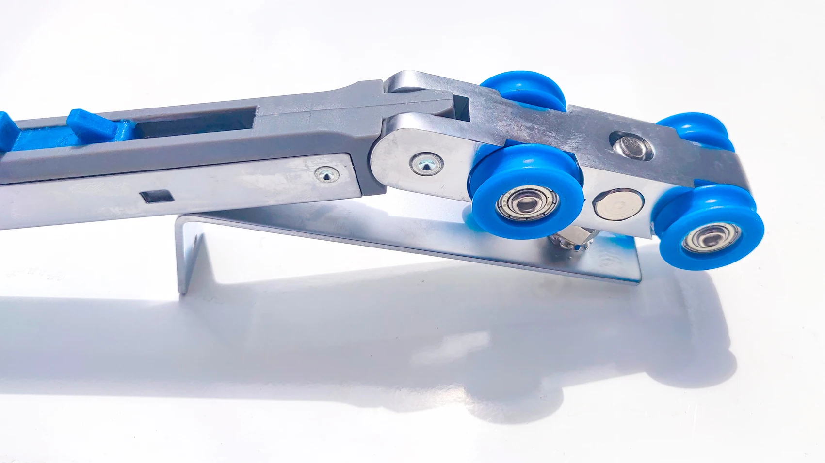 Two-way buffer hanging wheel mute sliding door pulley sliding door black hanging rail roller slide rail