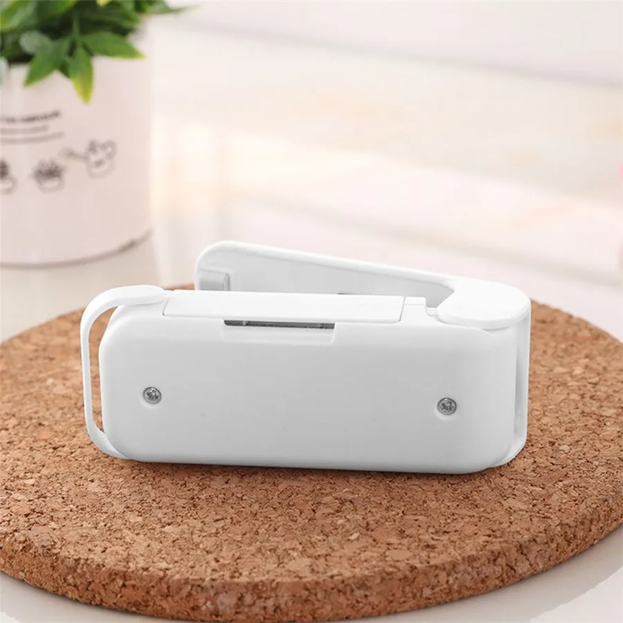 Mini Heat Sealing Machine Handheld Electric Sealer Packing Plastic Bag Closer Heating Sealing Tool for Snacks Bag