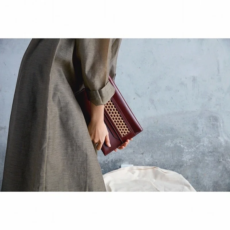 

Envelope hand bag hand-made bamboo black/wine red oil wax skin