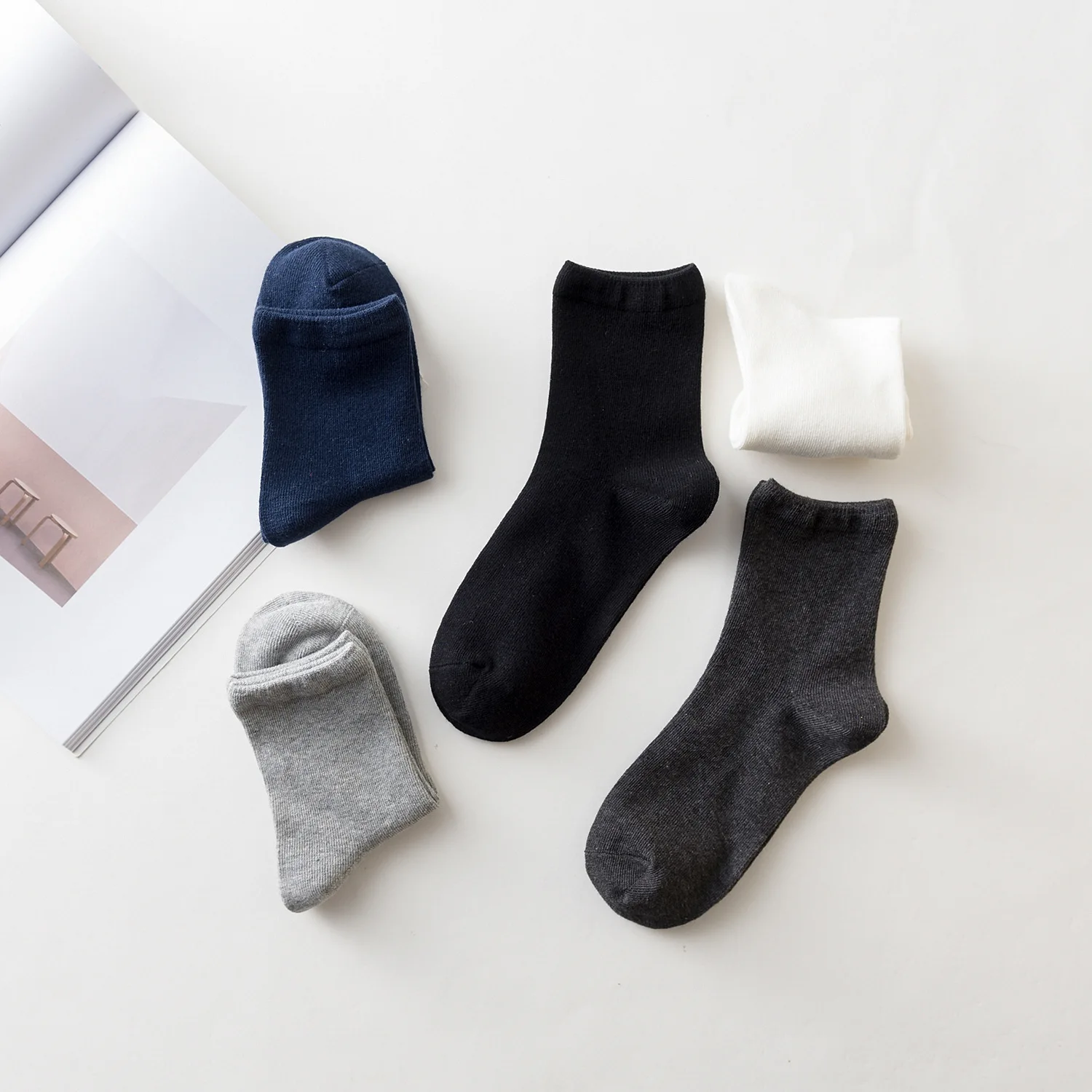 Коллекция осень-зима, новые стильные женские хлопковые носки ярких цветов, женские повседневные короткие носки, модные носки