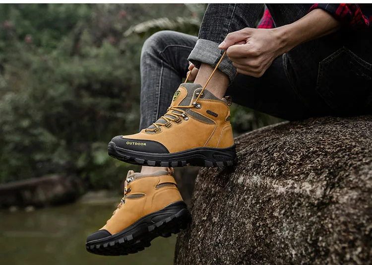 Men snow boots high top High Quality Warm with Fur Plush ankle Casual leather men winter shoes platform thick warm Plus size