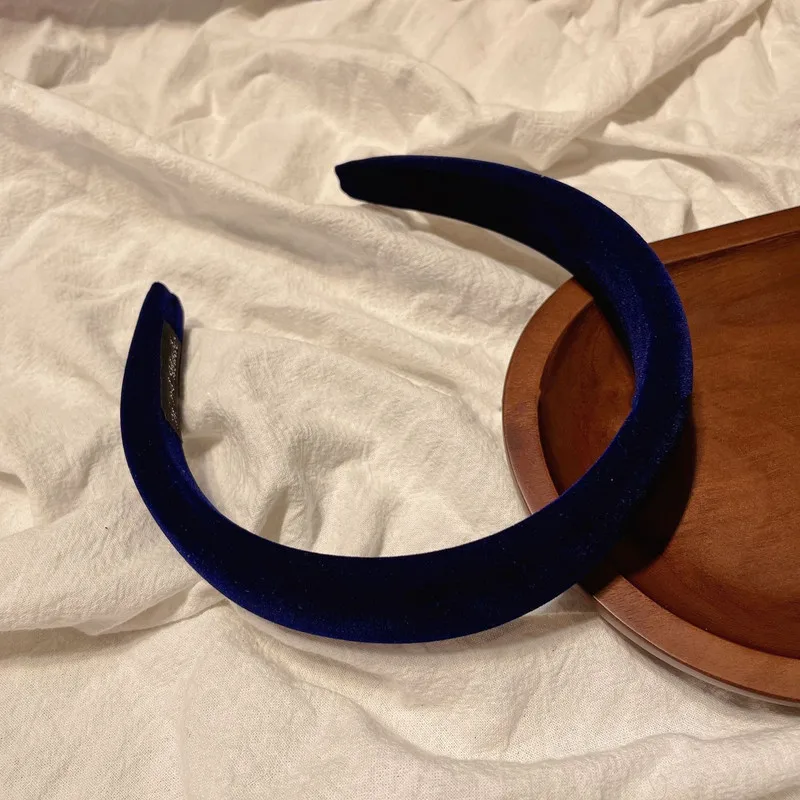 Рисунок 6 - Женская однотонная бархатная повязка на голову