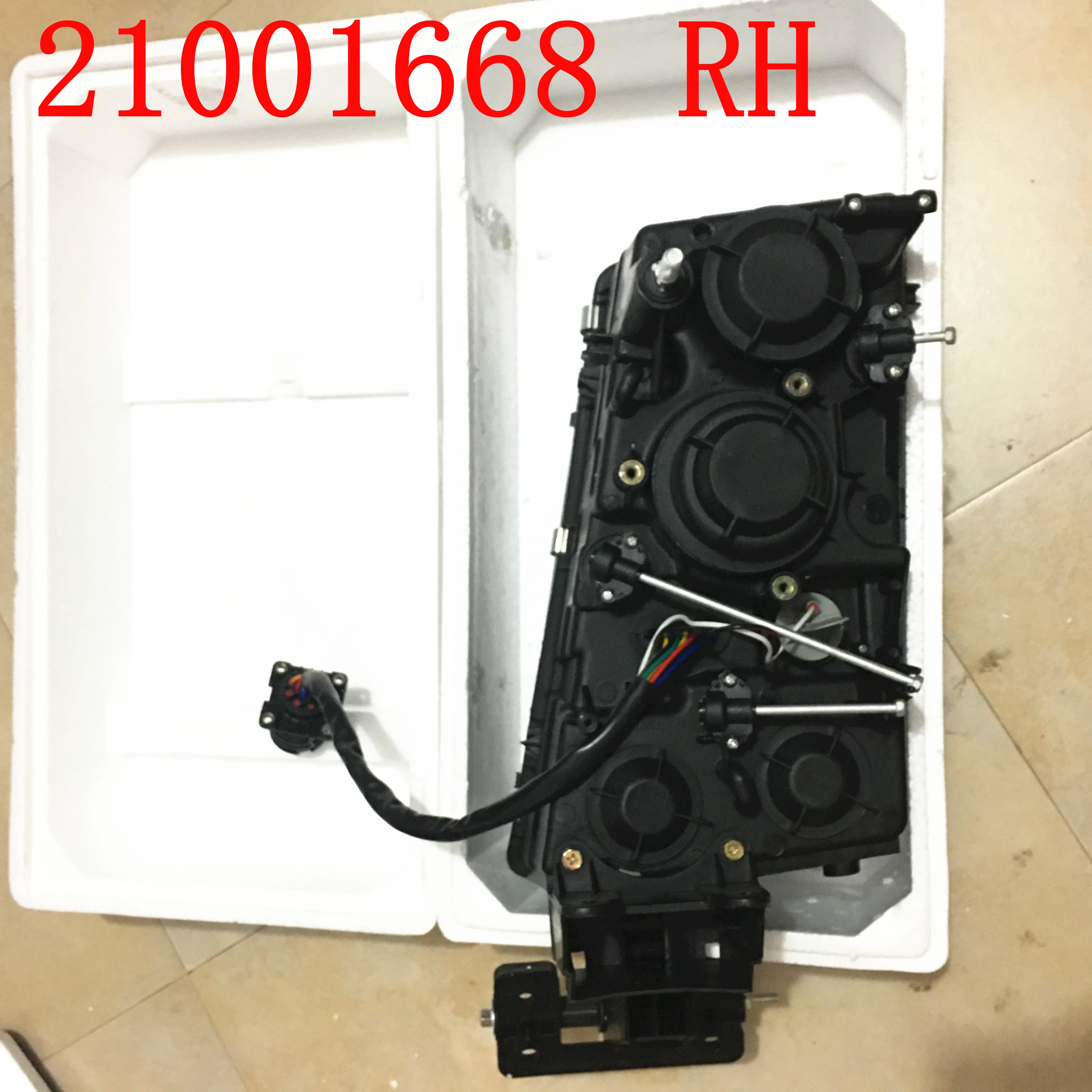 TRUCK PARTS VOL 21001668 HEADLIGHT RH FX