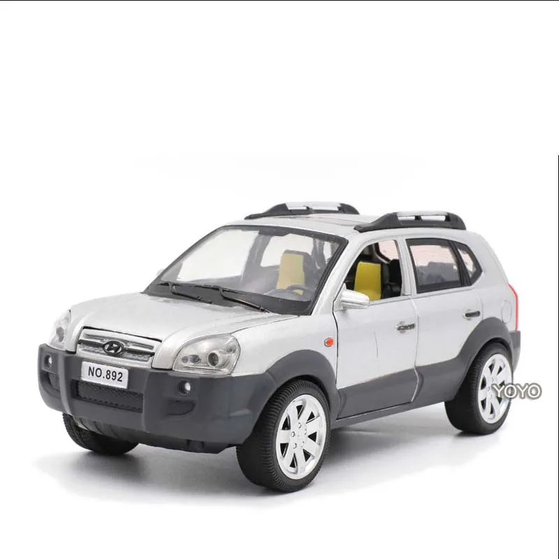 1/24 сплав hyundai Tucson модель автомобилей литая игрушка мигающий Звук Вытяните назад игрушка джип автомобиль для детей - Цвет: Серебристый
