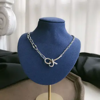 

South Korea's Dong gate retro bow necklace female 925 pure silver net red asymmetric chain sweater chain.