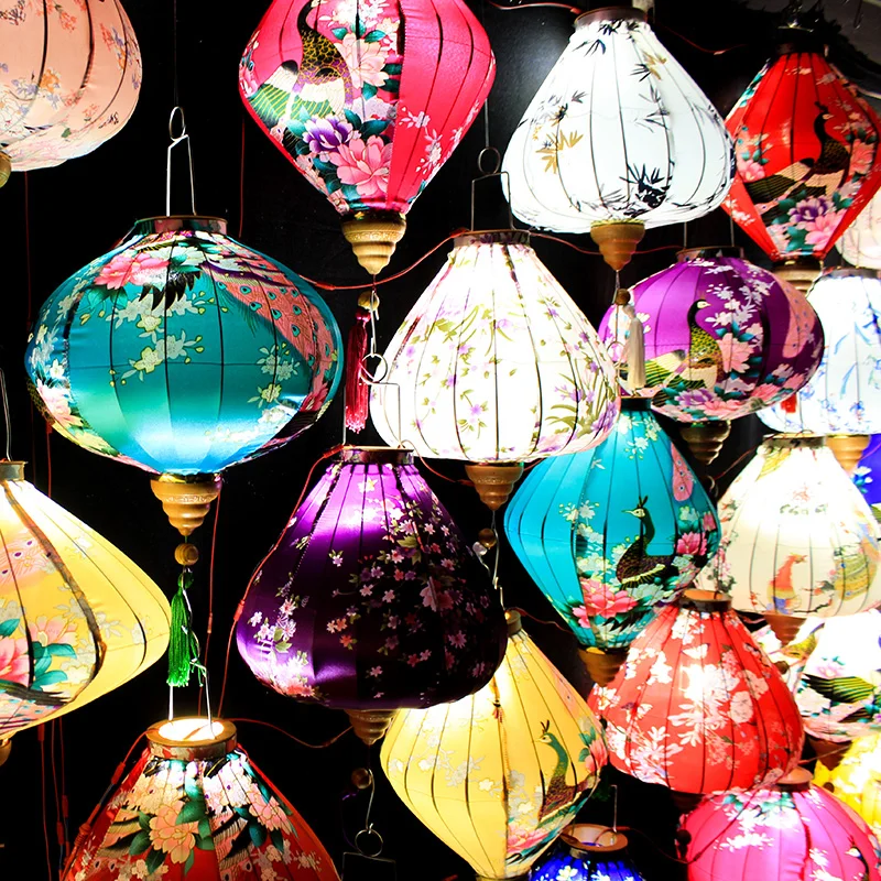 Description Picture 5 of itemRetro Silk Lanterns Vietnam Japan Chinese Traditional Lantern Chic Peacock Pattern Lantern For New Year Spring Festival Decor