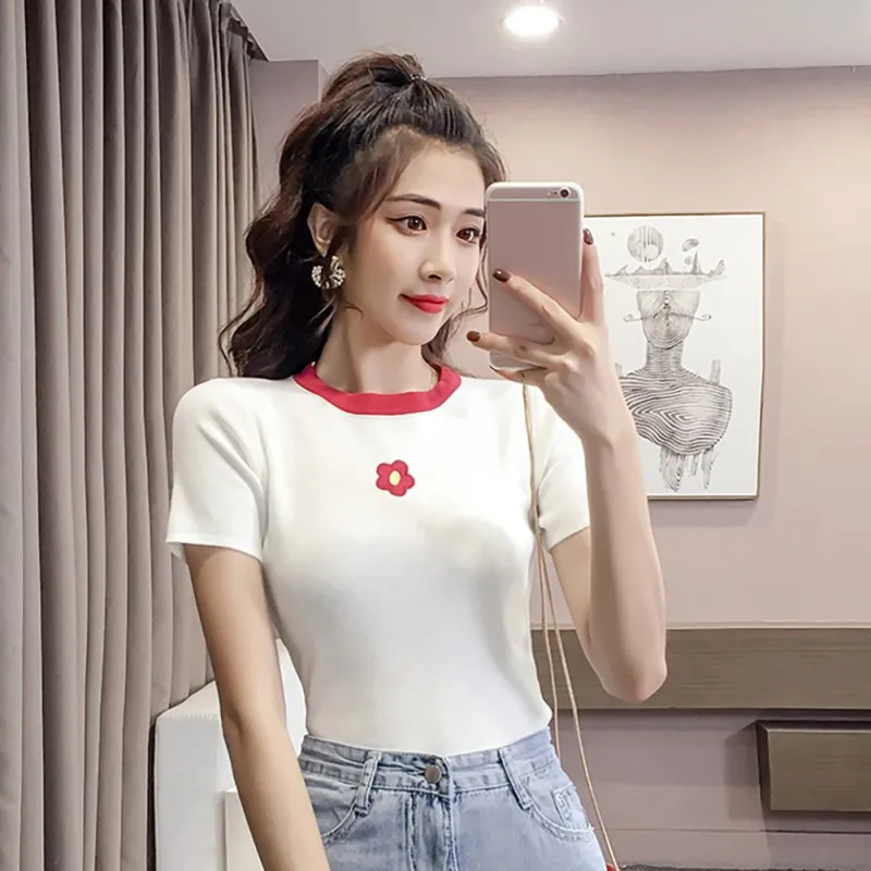 

2019 Women's Casual Round Neck Summer Floral Pattern Embroidery Decoration Short Sleeve Knitted Pullover Fashion Female T-Shirt