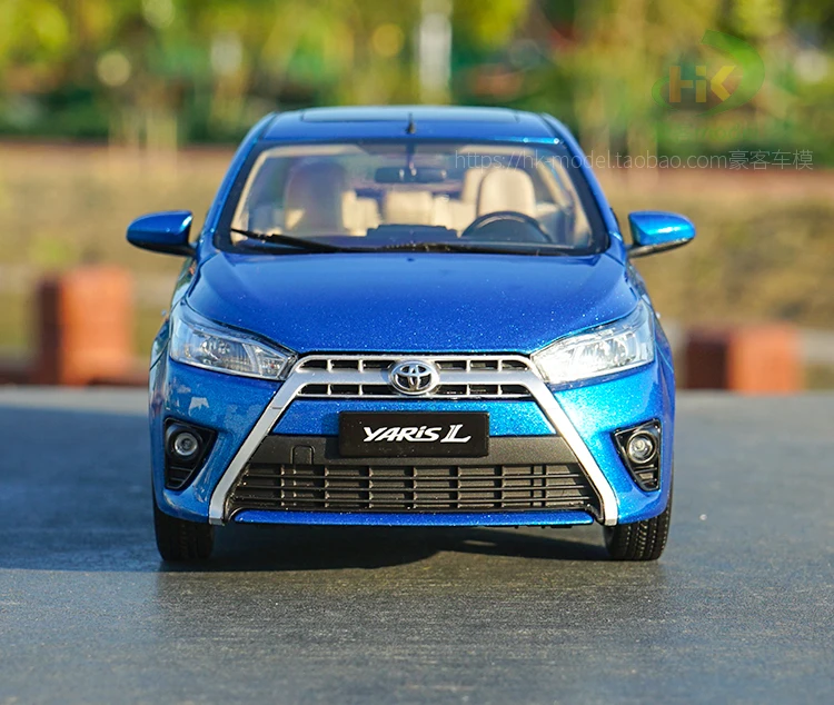 Авторизованный завод 1:18 Toyata Yaris L модель автомобиля, классические модели игрушечных автомобилей для подарка, коллекция