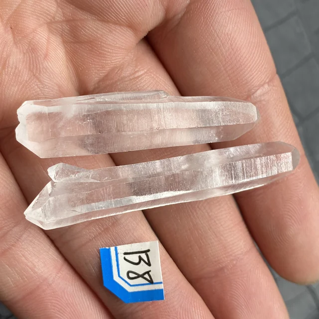 Natural Himalayan Crystal Backbone Raw stone mineral specimen energy healing obelisk B8     15g
