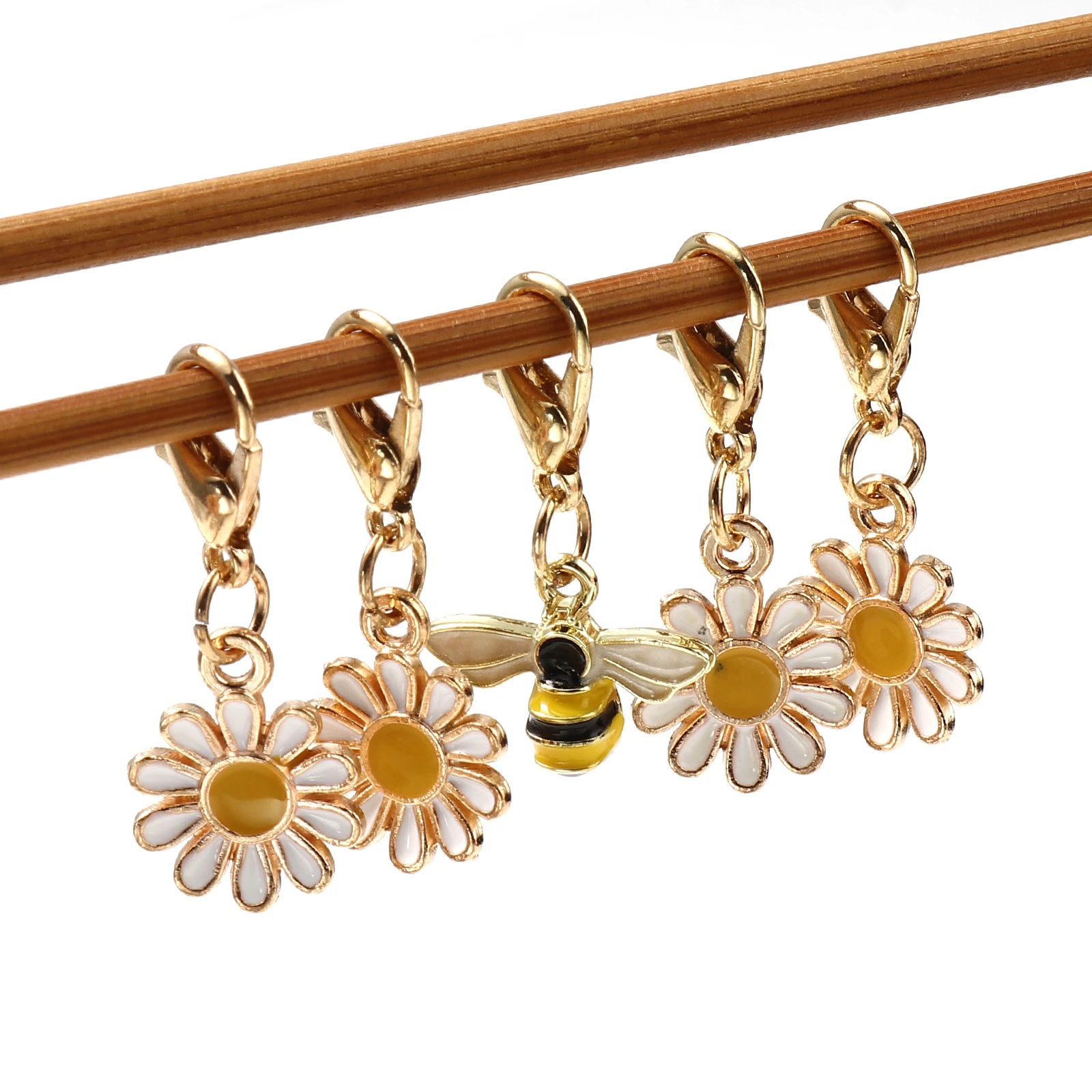 quilling needle price 5pcs Enamel Daisy Bee Set Locking Stitch Markers Cute Flower Metal  Crochet Latch Knitting Tools For DIY Craft Marker Kits punch needle embroidery yarn