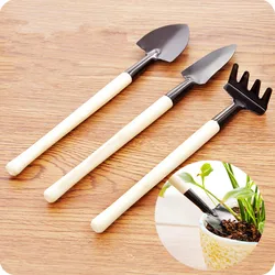 Outils de jardinage en trois pièces, pelle à râteau, combinaison d'outils de jardinage 