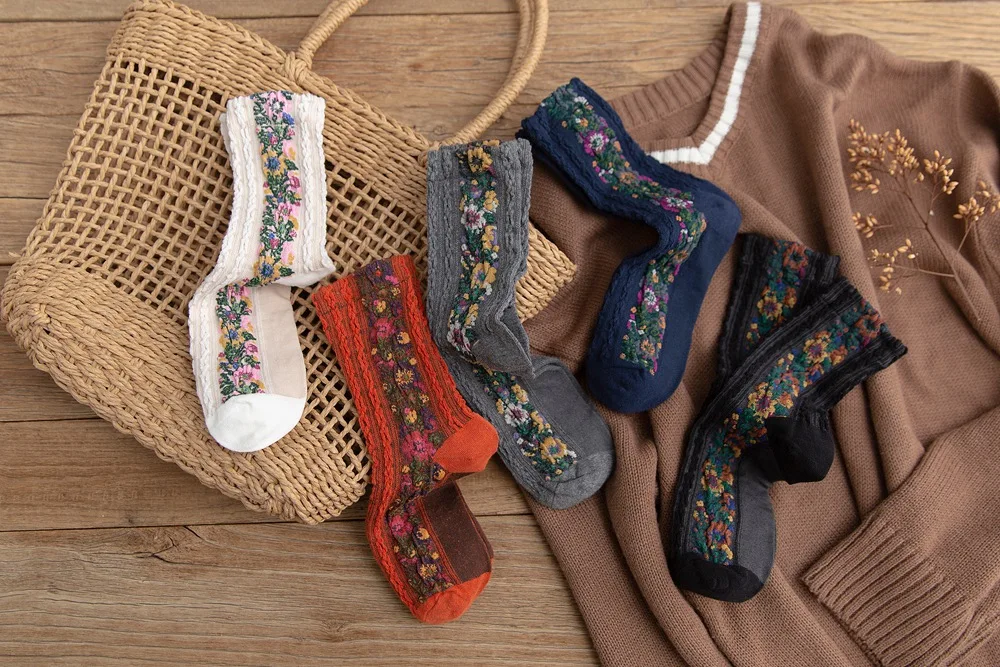 Новые модные женские хлопковые носки с цветочным принтом в национальном стиле в европейском стиле; сезон осень-зима; женские носки; теплые и милые