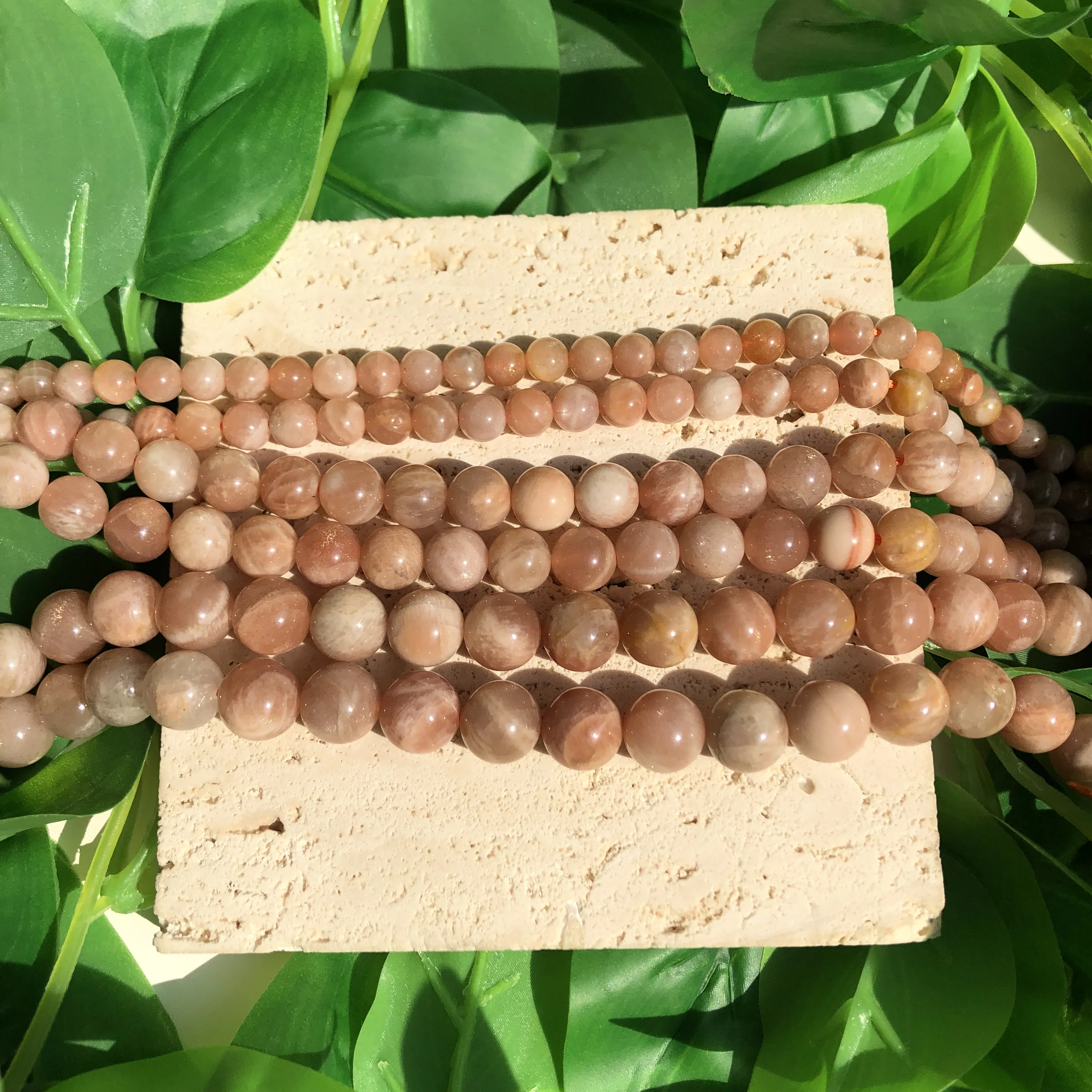 Рисунок 3 - A + бусины из натурального солнцезащитного камня