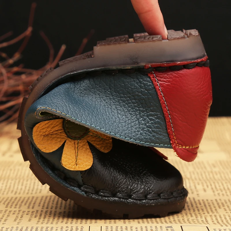 Осенняя модная разноцветная обувь на плоской подошве с круглым носком и цветочным узором; винтажные женские лоферы из натуральной кожи на плоской подошве; 458l