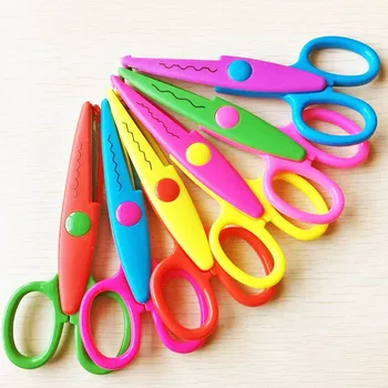 

1 pcs Lace Scissors Metal Plastic DIY Scrapbooking Photo Scissors For Kids Scrapbook Handmade School Color Random