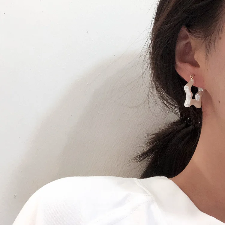Korea New Trendy Acrylic Shell Hollow Star Hoop Earrings For Women Simple Pentagram Oorbellen Brincos