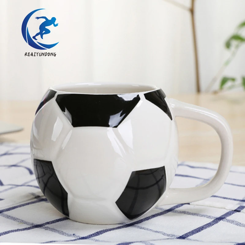 

2018 Sport Soccer Mug Ceramic Soccer Ball Cup for Water Milk Coffee Football Mug Tea Cup Gift for Friend Coach Fans Players Club