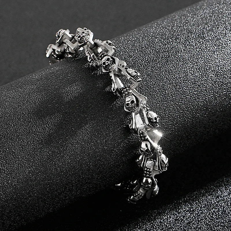 

European and American fashion personality smearing stainless steel jewelry punk men's skull casting titanium steel bracelet