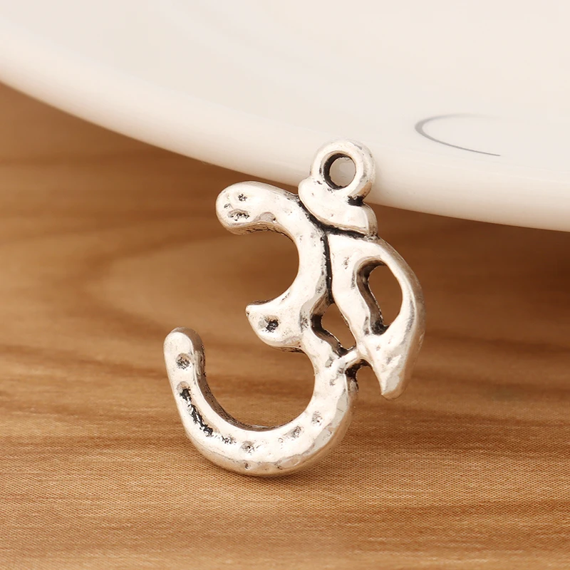 

20 Pieces Tibetan Silver Hammered OM AUM Yoga Symbol Charms Pendants Beads for Bracelet Necklace Jewellery Making