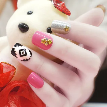 Ceny 24 Sztuk/zestaw Wzory Oczu Fałszywe Paznokcie Sexy Fałszywe Paznokcie Moda Popularne Kolor Srebrny Strzałka Paznokcie Dla Pań I Dziewcząt Z Klejem