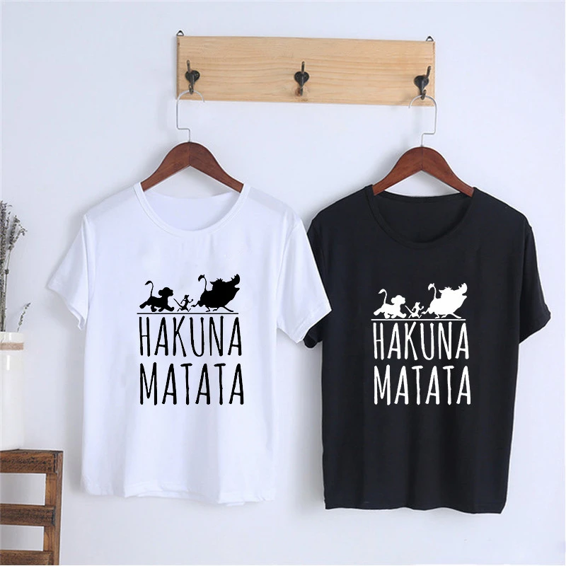Эффектная женская футболка HAKUNA MATATA, летняя женская футболка 2019, короткий рукав, принт с героями мультфильмов, белая, черная, милые футболки ... Эффектная женская футболка HAKUNA MATATA, летняя женская футболка 2019, короткий рукав, принт с героями мультфильмов, белая, черная, милые футболки ...
