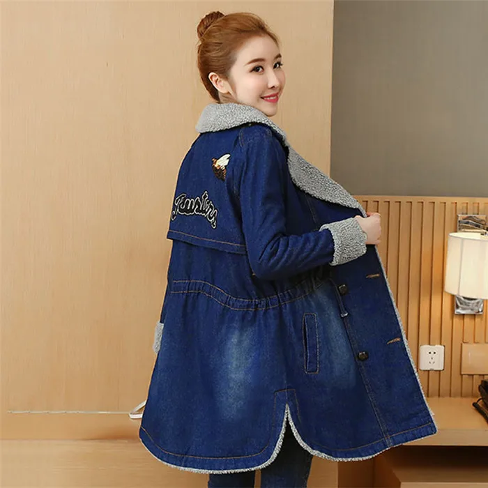 Плюс размер Denim джинсовая хлопковая куртка Зима Новая Женская Длинная плюс бархатная Толстая куртка модная верхняя одежда из овечьей шерсти Женская JIA421