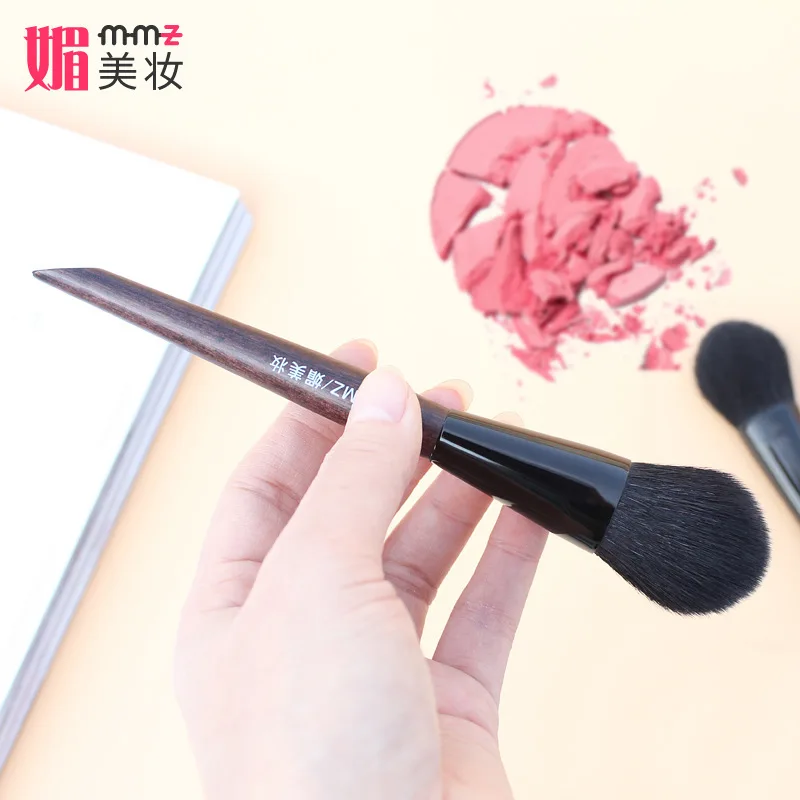 

2018 new single ebony tongue high-grade animal wool cheek red brush brush rouge grooming brush makeup brush